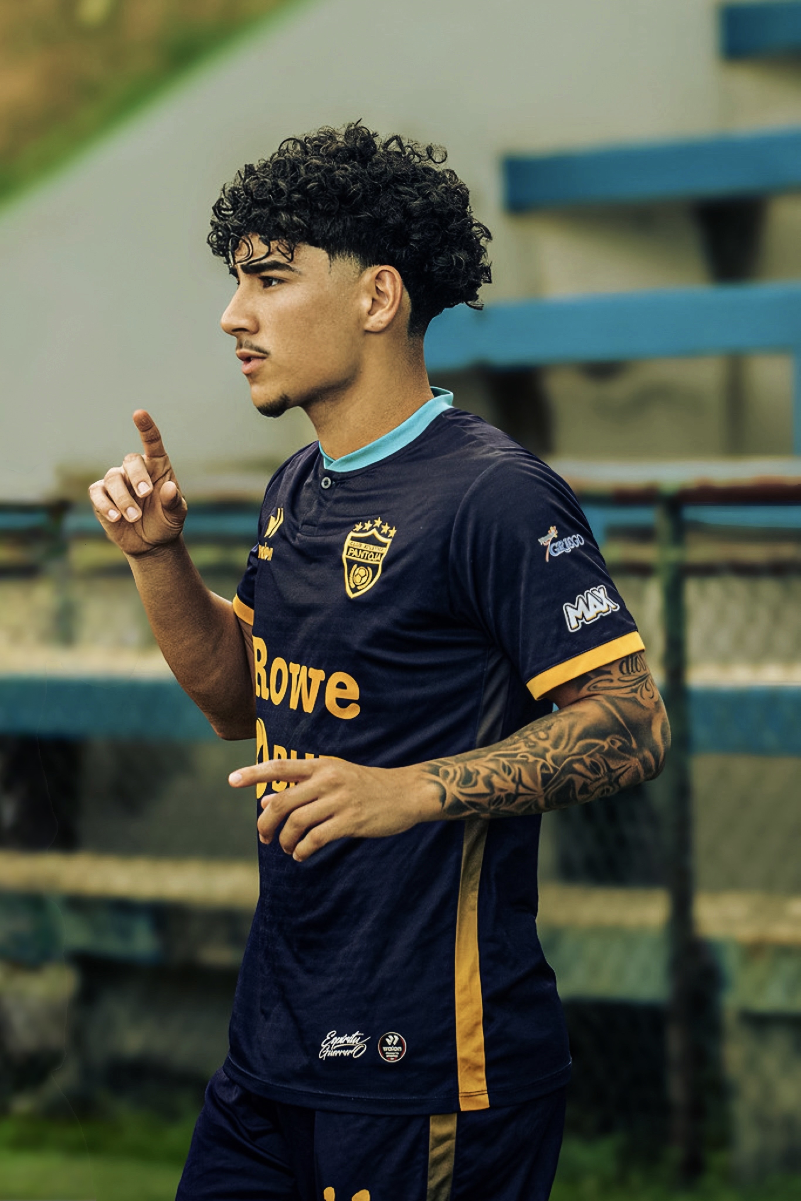 Nathanael Vasiliadis in Club Atlético Pantoja kit at the stadium
